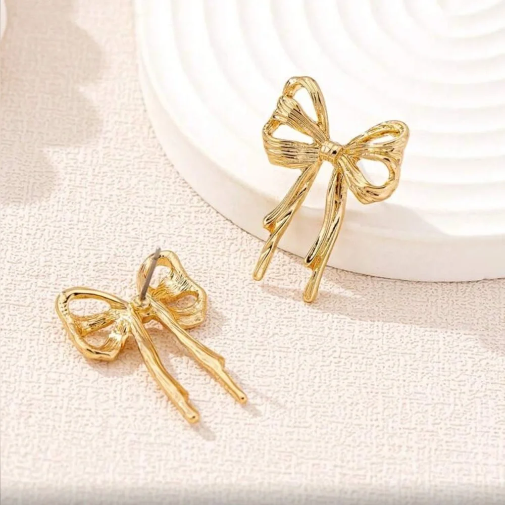 ✨Elegant Gold tone Hypoallergenic Bow Earrings